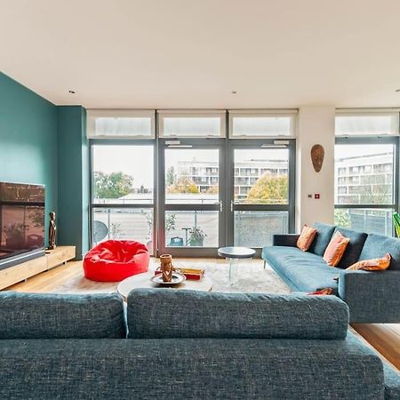 شقة Luxurious Flat Sunny, Quiet, Design, Lift, Balcony لندن المظهر الخارجي الصورة