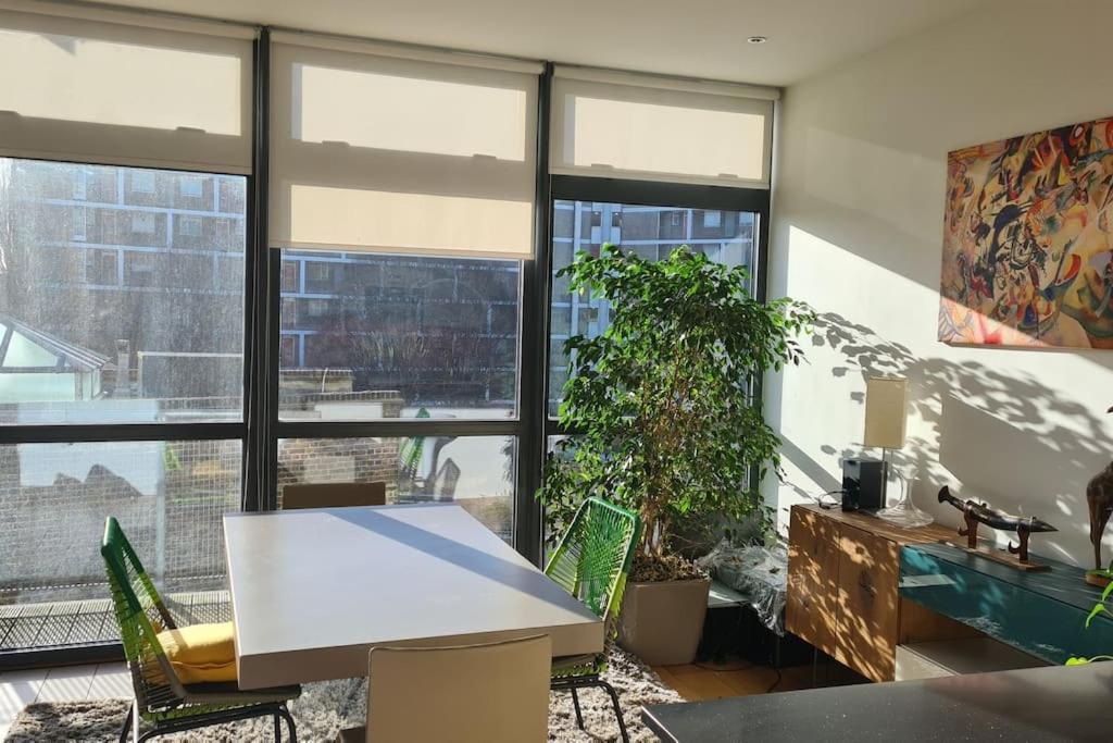 شقة Luxurious Flat Sunny, Quiet, Design, Lift, Balcony لندن المظهر الخارجي الصورة